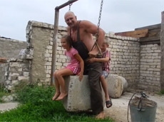 Пётр Филаретов тренирует икроножные мышцы голени